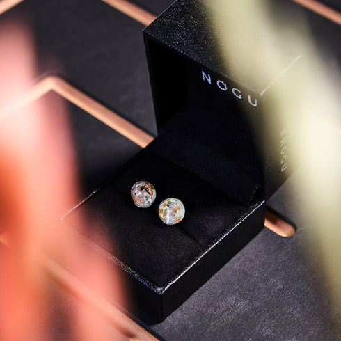 Alabaster | 925er Sterlingsilber | Glühwürmchen-Glas-Ohrstecker